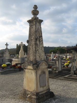 colonne_commemorative_cimetiere_neuvic